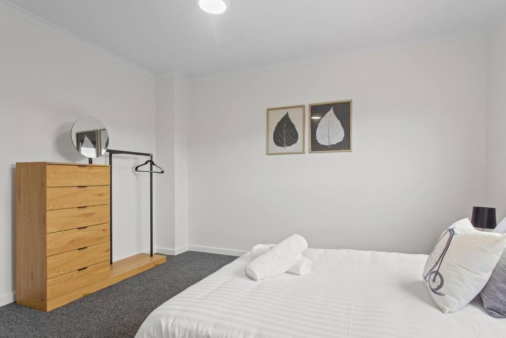 Waterfront Townhouse - Picturesque Marina Views Port Lincoln Exterior foto