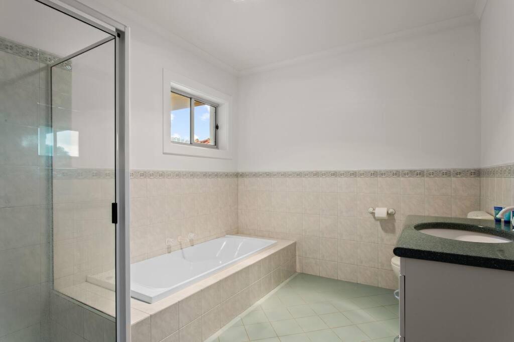 Waterfront Townhouse - Picturesque Marina Views Port Lincoln Exterior foto